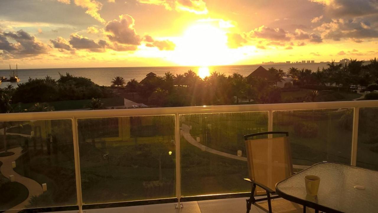 Swim The Caribbean & Work With A View Lägenhet Cancún Exteriör bild